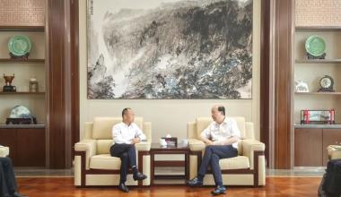 Zhang Shiqian, președintele Sucursalei Jiaxing a Băncii Industriale și Comerciale a Chinei, vizitează Tongkun pentru cercetare